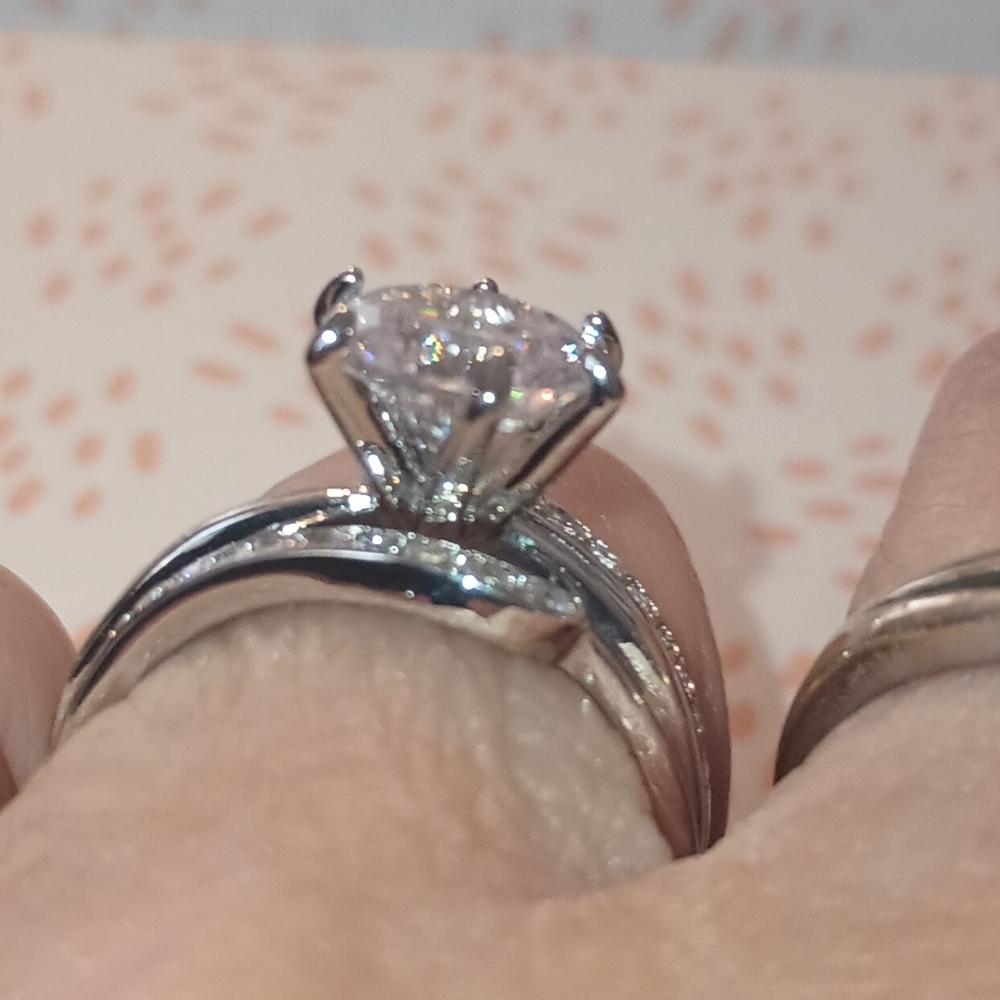 2pc.Set Halo Diamond Ring - Picture 13 of 17